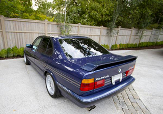 Illustration for article titled For $25,000, This 1989 Alpina B10 3.5/1 Could Be Playing Your Tune